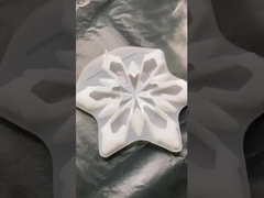 Сверкающие поверхности с прозрачной смолой